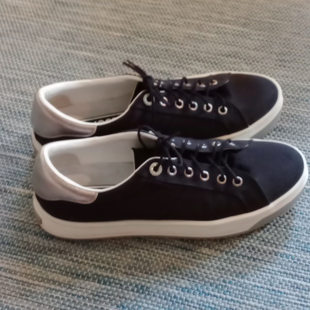 Marc Jacobs black sneakers w/ silver backs size 10